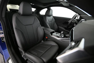 https://vehicle.imgix.net/4336773/c9545e9b-6577-425c-aa6b-3c10967ebde8.jpg