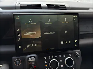 Land Rover Defender 90 5.0 V8 X