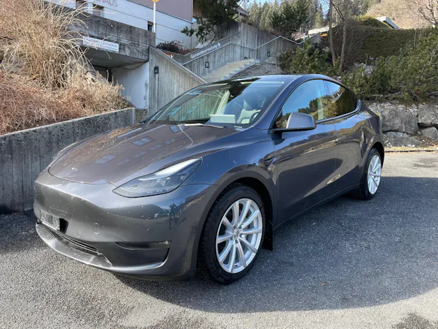 Tesla Model Y Long Range