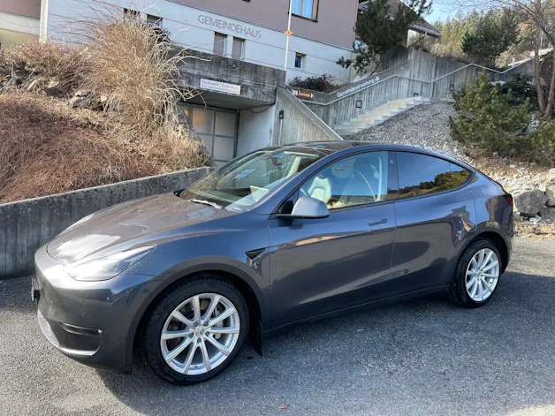 Tesla Model Y Long Range