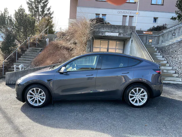 Tesla Model Y Long Range