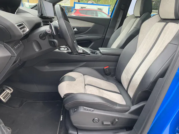 Peugeot 3008 300e Hybrid4 Road Trip EAT8