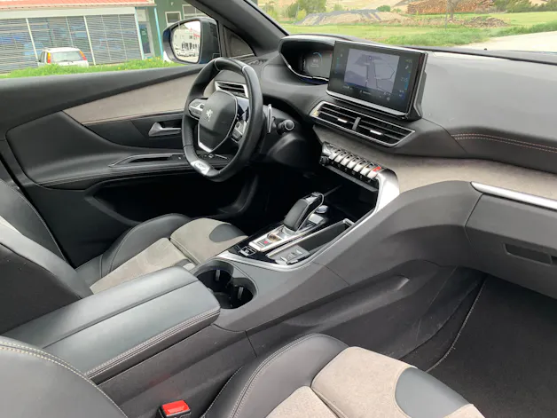 Peugeot 3008 300e Hybrid4 Road Trip EAT8