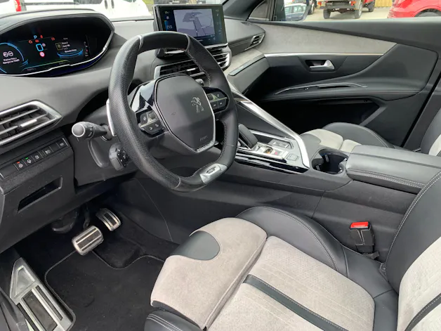 Peugeot 3008 300e Hybrid4 Road Trip EAT8