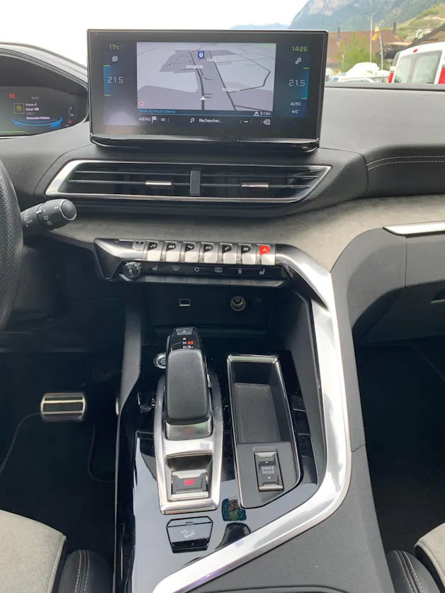 Peugeot 3008 300e Hybrid4 Road Trip EAT8