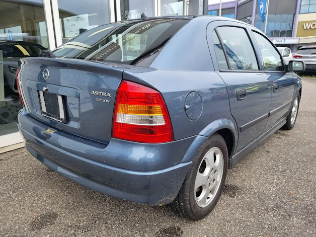 Opel Astra 2.2i 16V Elegance