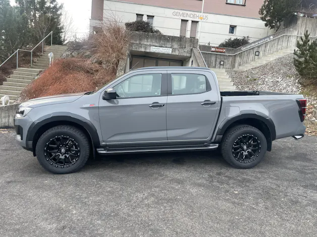 Isuzu Nitro Sport +