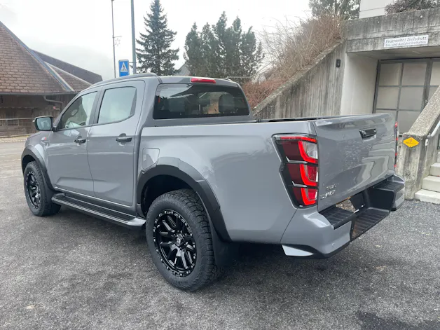 Isuzu Nitro Sport +