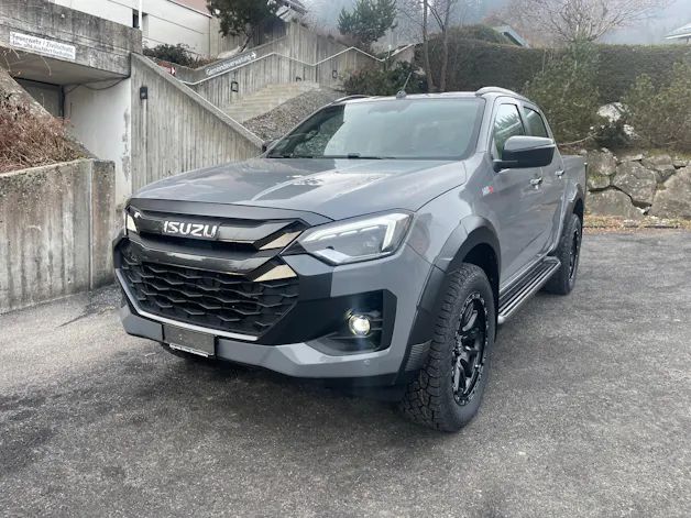 Isuzu Nitro Sport +