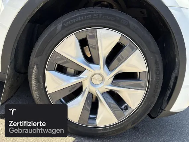 Tesla Model Y Long Range RWD