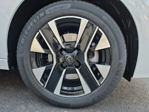 Peugeot 208 1.2 MHEV 110 Allure Premium