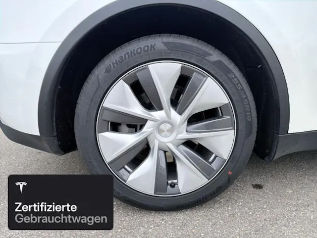 Tesla Model Y Long Range AWD
