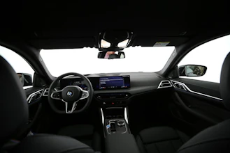 https://vehicle.imgix.net/4337780/8d622292-ae95-4dff-b128-59d3b332cd8a.jpg