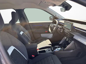 https://vehicle.imgix.net/4337967/c162126f-d304-46ca-934f-81159a907b36.jpg