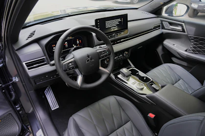 MITSUBISHI OUTLANDER 6