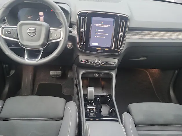 Volvo XC40 2.0 B3 MH Plus Dark