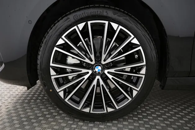 BMW 230e xDrive paddles Active Tourer
