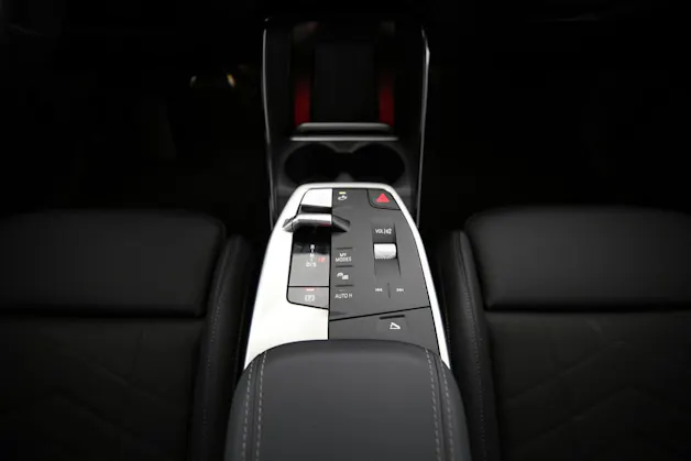 BMW 230e xDrive paddles Active Tourer