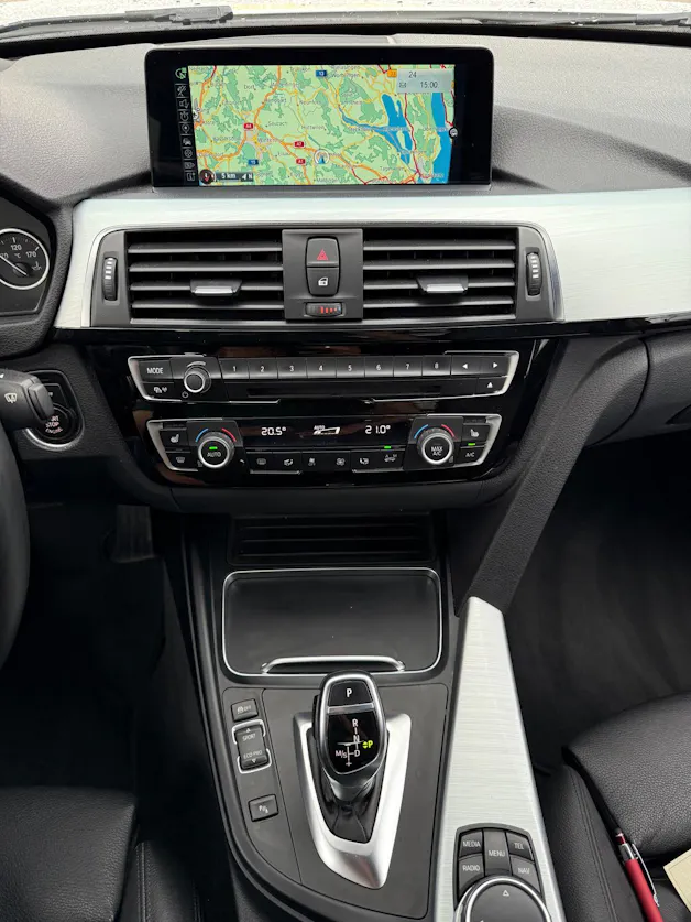 BMW 320i Essential Ed. xDrive SAG Tourin