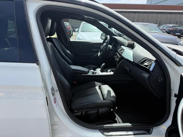 BMW 320i Essential Ed. xDrive SAG Tourin