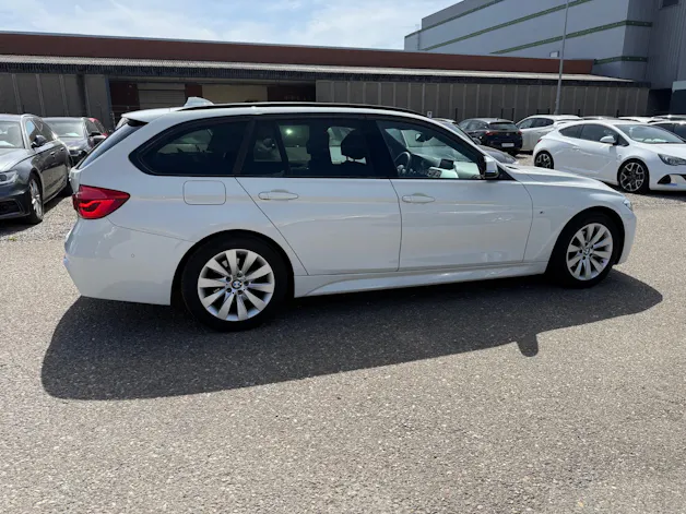 BMW 320i Essential Ed. xDrive SAG Tourin