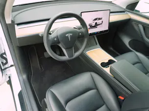 Tesla Model Y Long Range Dual AWD