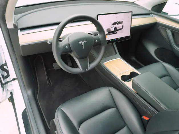 Tesla Model Y Long Range Dual AWD