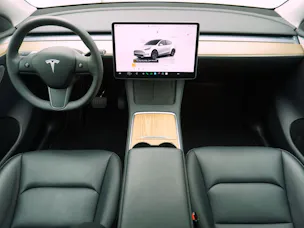 Tesla Model Y Long Range Dual AWD