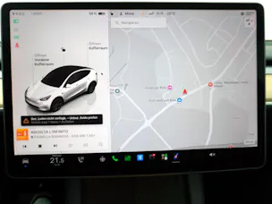 Tesla Model Y Long Range Dual AWD
