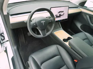 Tesla Model Y Long Range Dual AWD