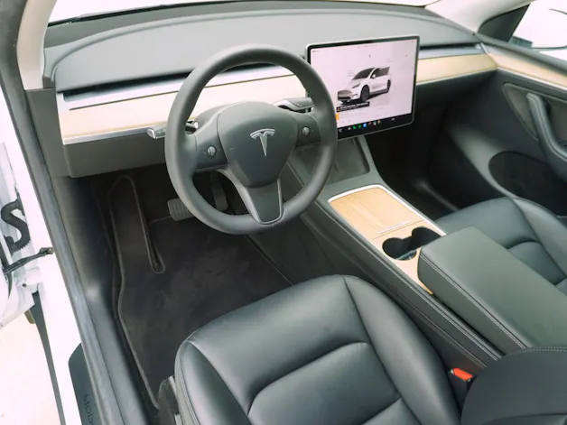 Tesla Model Y Long Range Dual AWD