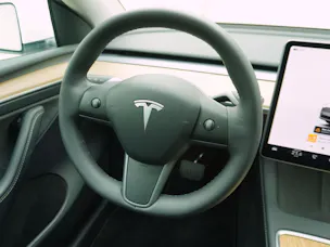Tesla Model Y Long Range Dual AWD