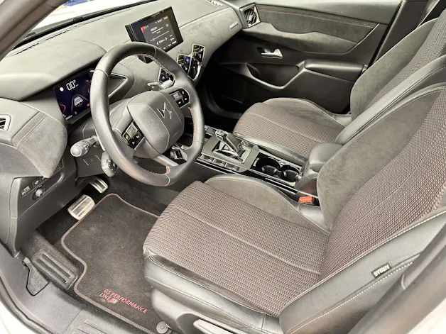 DS Automobiles 3 Crossback 1.2 PureTech 155 Performance Line
