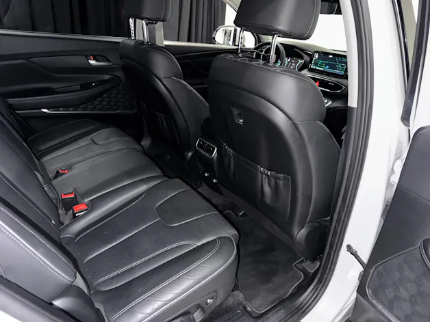Hyundai Santa Fe 1.6 T-GDi HEV Amplia 4WD Automatic | 1.Hand | Inkl. Dachbox | Werksgarantie |