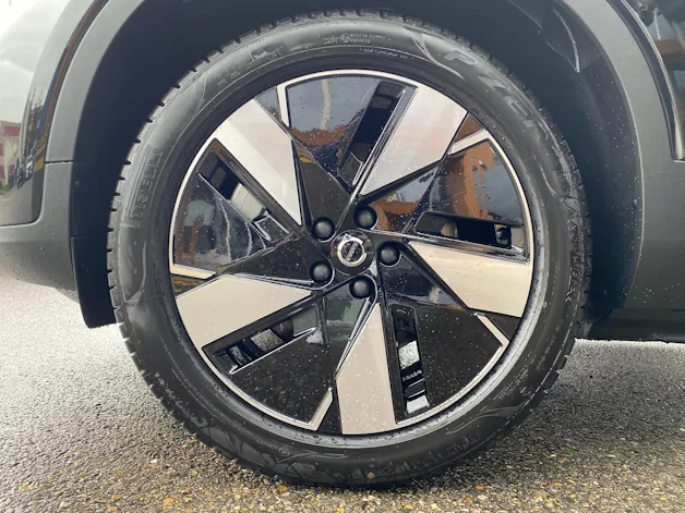 Volvo EX40 Essential