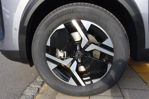 Peugeot 2008 1.2 145 MHEV Allure
