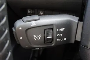 Peugeot 2008 1.2 145 MHEV Allure
