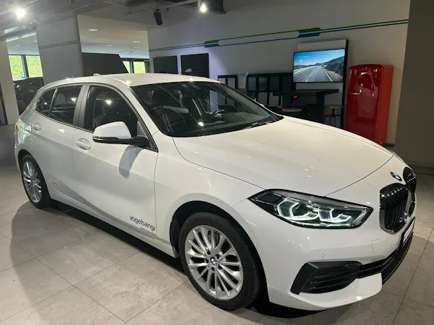 BMW 118i Essential Edition Steptronic