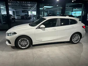 BMW 118i Essential Edition Steptronic