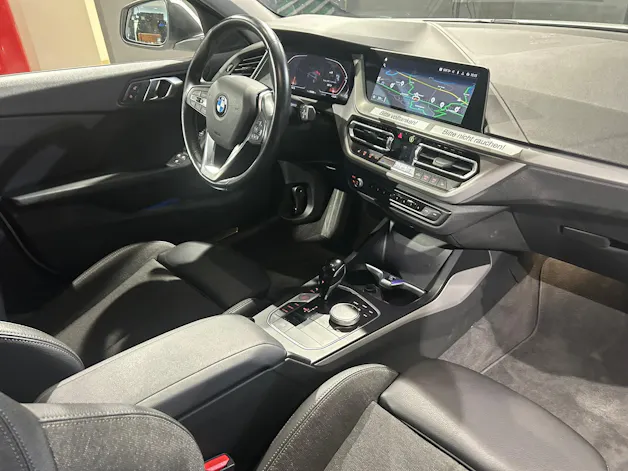 BMW 118i Essential Edition Steptronic