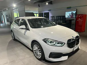 BMW 118i Essential Edition Steptronic