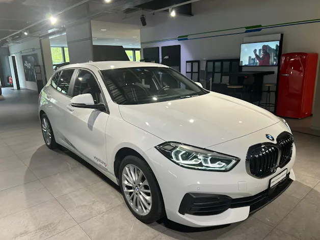 BMW 118i Essential Edition Steptronic