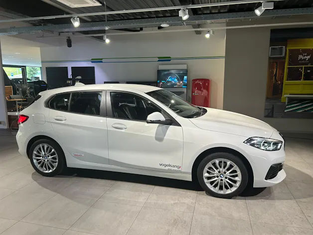 BMW 118i Essential Edition Steptronic