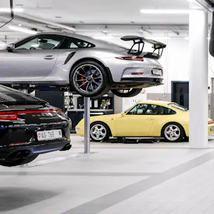 Porsche 911 Carrera 4S PDK 911R-Design