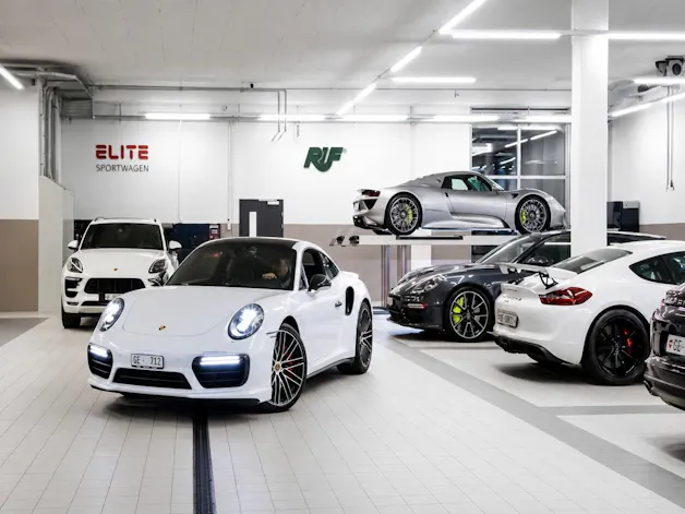 Porsche 911 Carrera 4S PDK 911R-Design