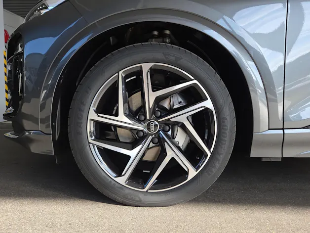 AUDI Q6 e-tron quattro