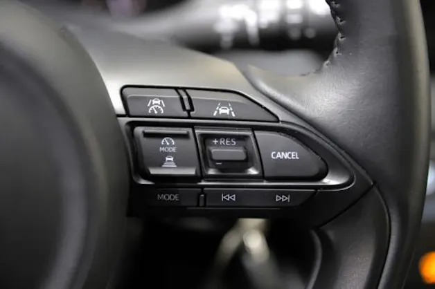 Mazda 2 Hybrid Centre-line