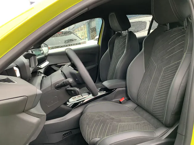 Peugeot 208 1.2 MHEV 145 GT