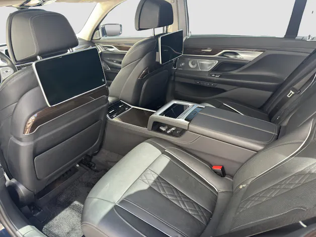 BMW M760Li xDrive Sport Getriebe