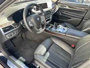 BMW M760Li xDrive Sport Getriebe